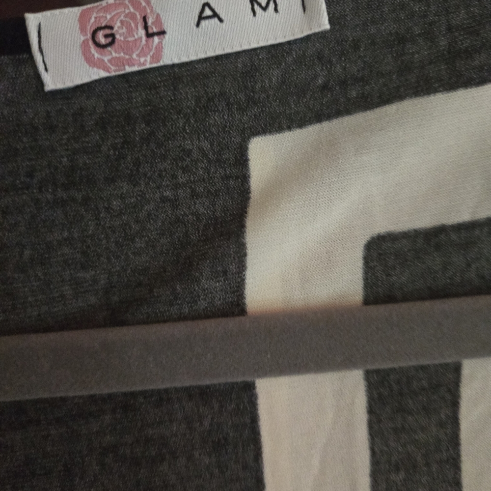 2pc. Black And White Top Bundle Size Large - image 8